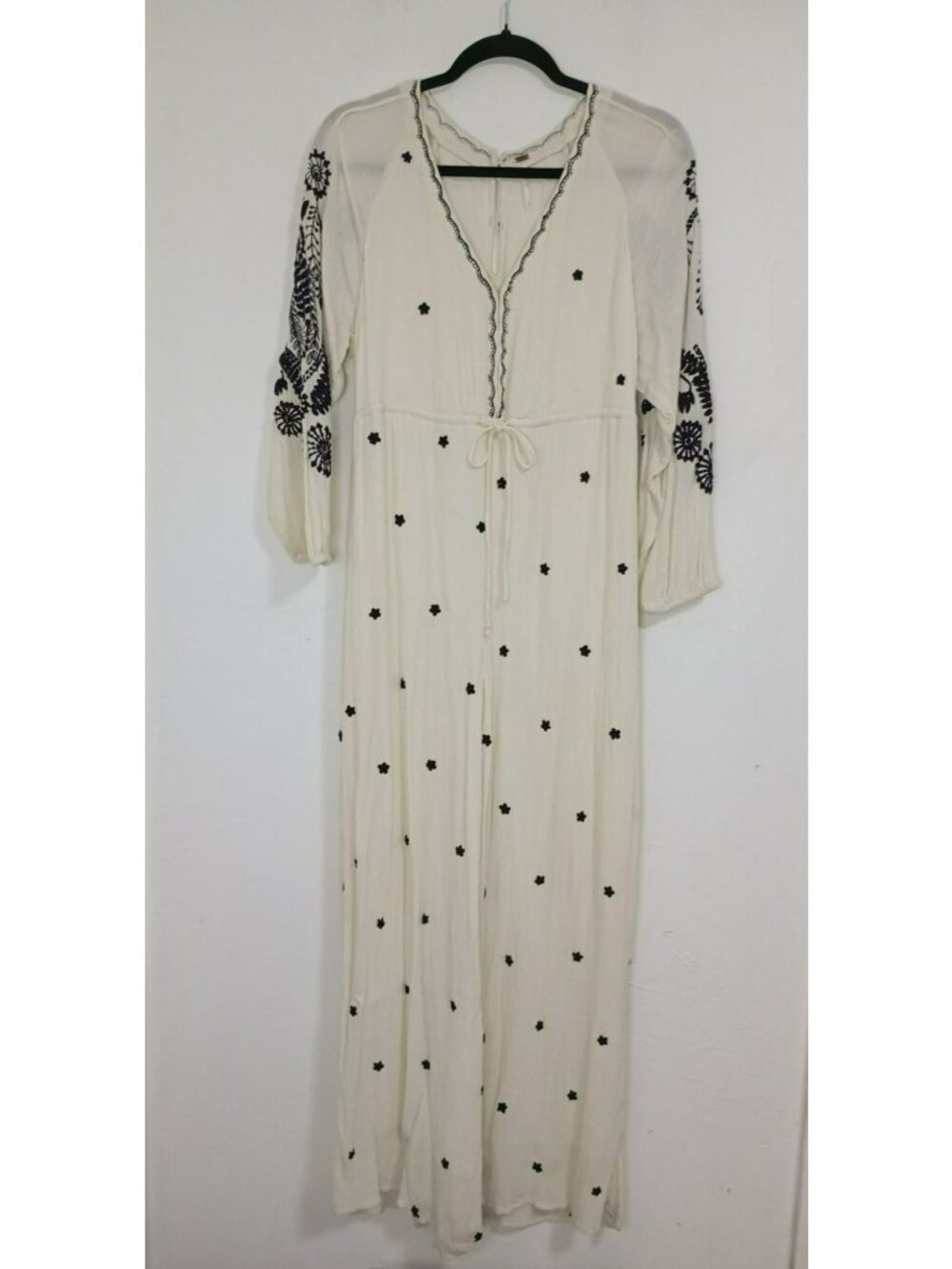 Free People Ivory Jumpsuit Black Floral Embroidery Sz S Boho Style 100% Rayon